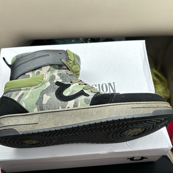 True Religion Mateo size 10 camo New in box - Picture 1 of 13